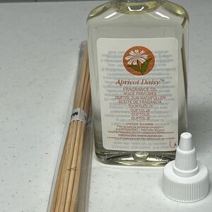 PartyLite Apricot Daisy Fragrance Oil